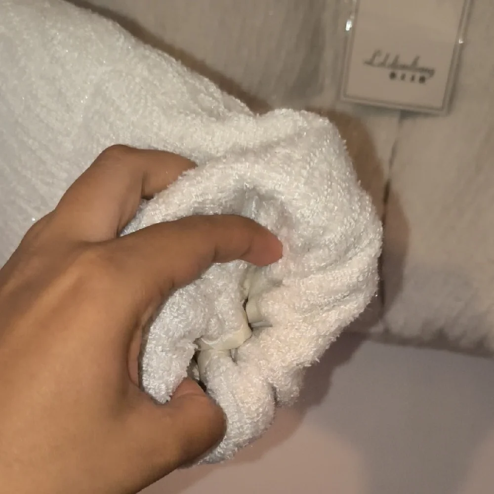 Elegant White Puffer Jacket (Stain On Sleeve) - Picture 10 of 11